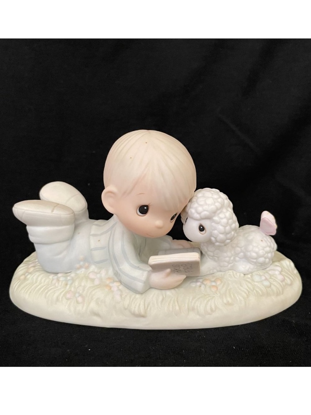 Precious Moments 1984 Figurine “ I Love To Tell The Story”